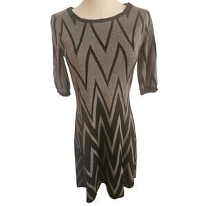 JULIAN TAYLOR NY BLACK GREY GEOMETRIC SWEATER DRESS SUPER FLATTERING MEDIUM M‎